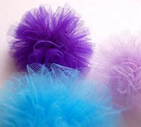 用蕾丝或纱网布料DIY绚丽的装饰花球