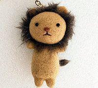 戳出一个可爱的羊毛毡小狮子钥匙挂件