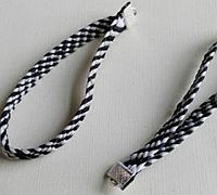 黑白相间编绳手链的编法教程