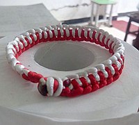 红白相间编绳手链的编法