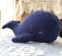 用毛线编织可爱的小鲸鱼